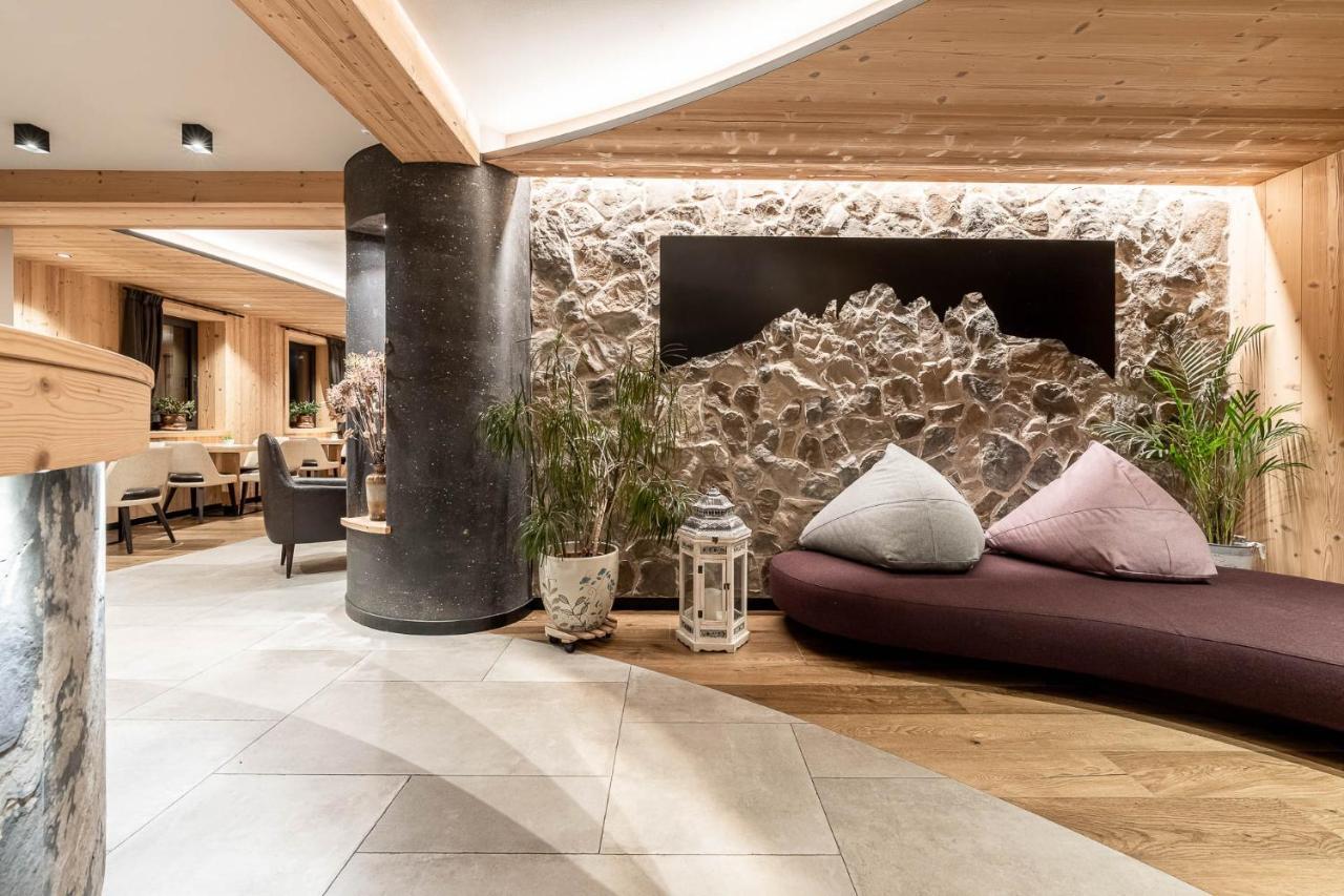 Garni Letizia Bed & Breakfast Campitello di Fassa Exterior photo