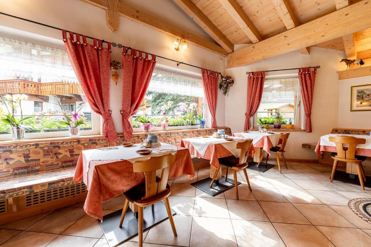 Garni Letizia Bed & Breakfast Campitello di Fassa Exterior photo