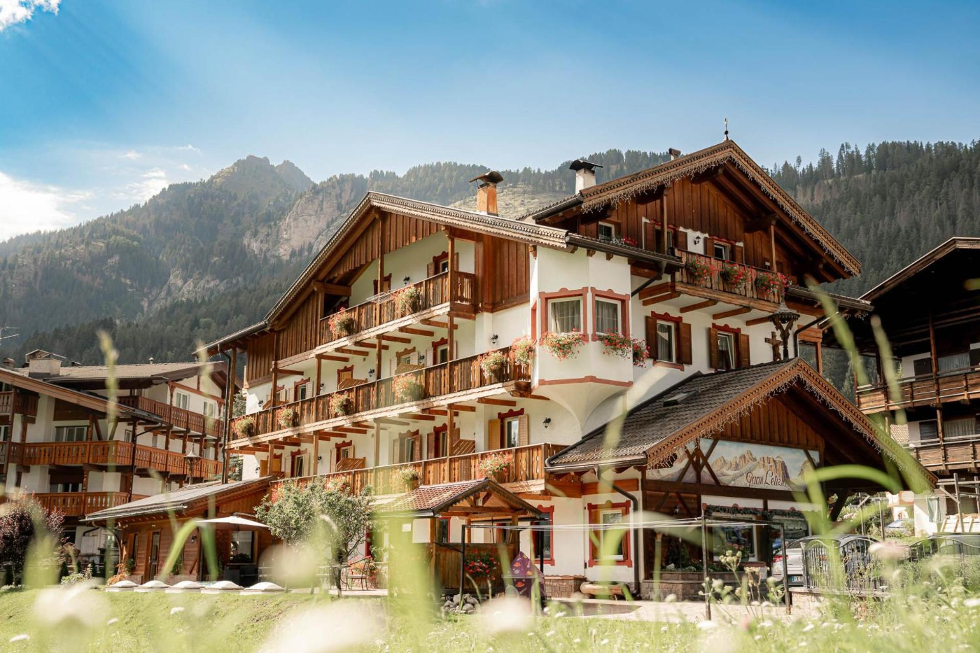 Garni Letizia Bed & Breakfast Campitello di Fassa Exterior photo